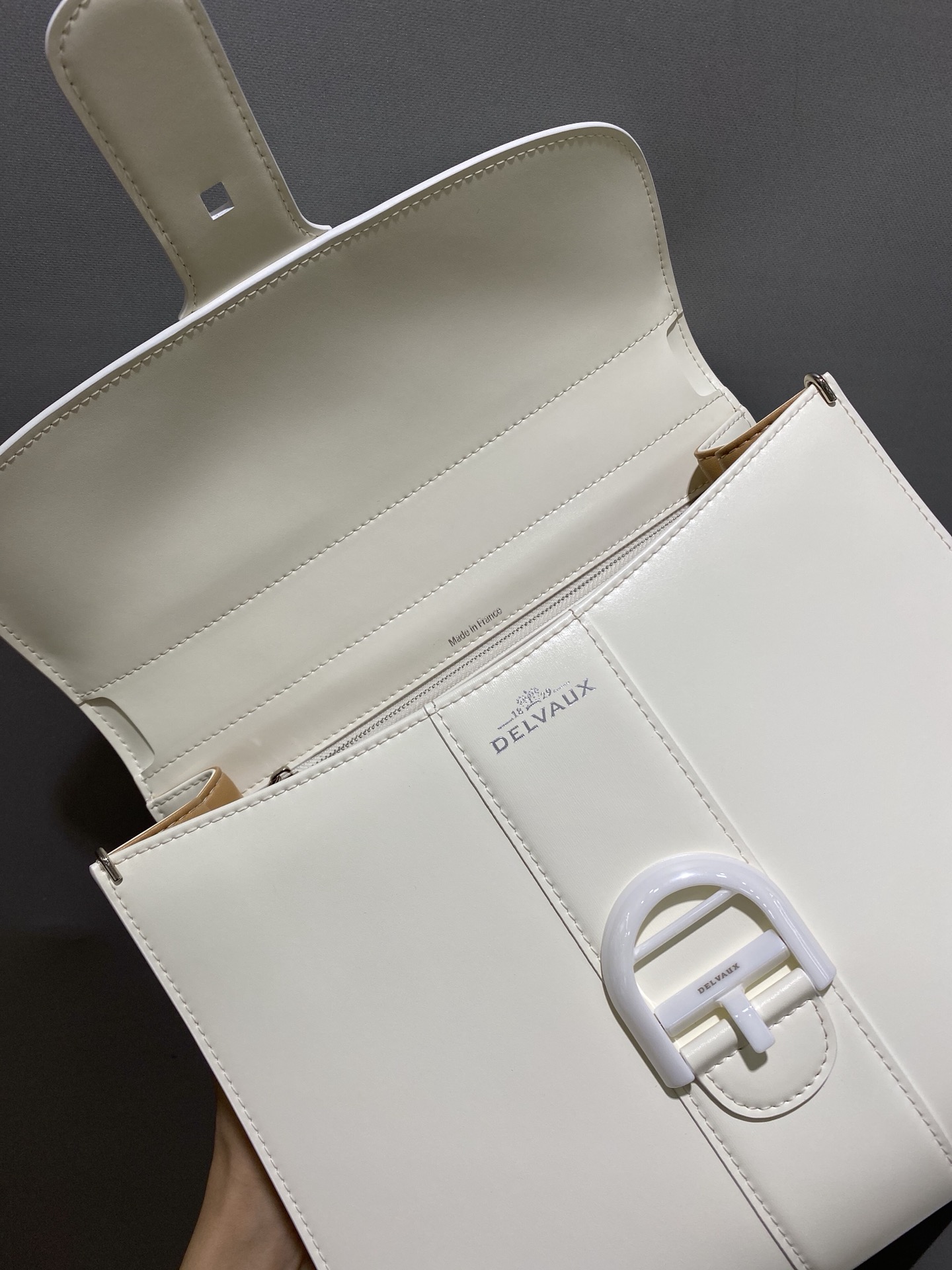 델보 브리앙 MM 박스백 미듐